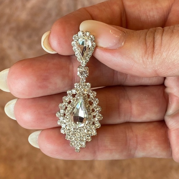 Diamond Rhinestone Silver Chandelier Drop Earrings New NWT Bridal Wedding - Picture 1 of 5